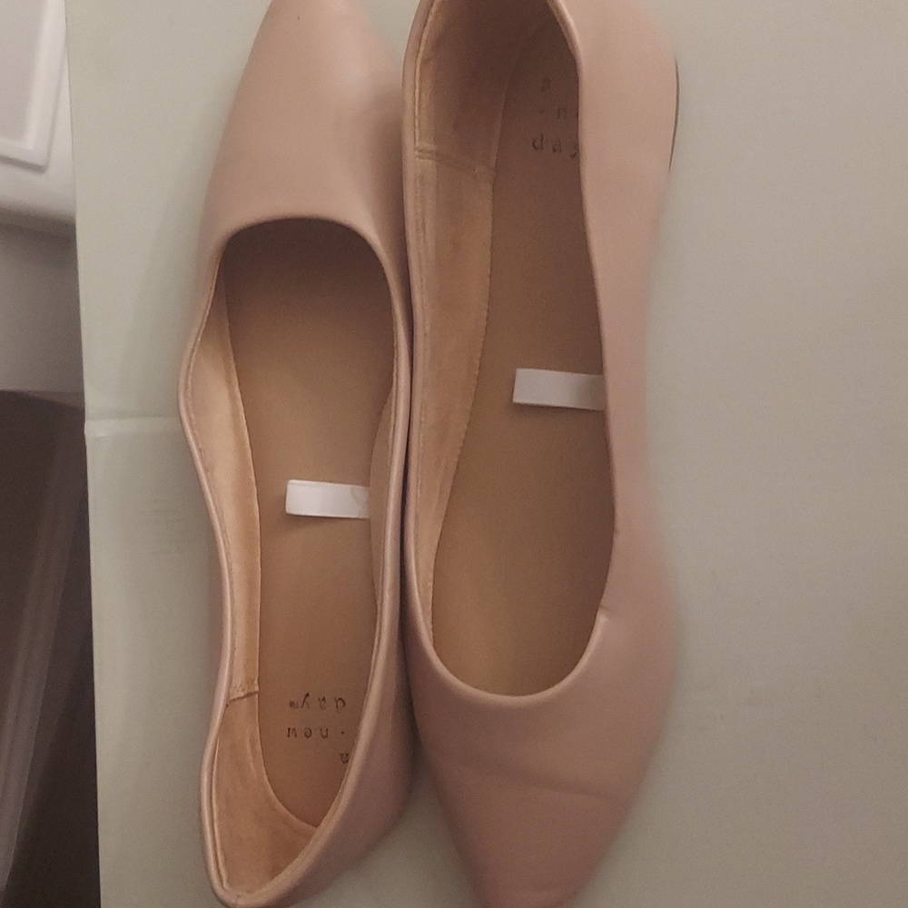 Shoes - Picture 4 of 5